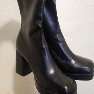 Elegant Black Women's Platform Boots